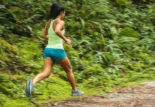 여름 아침 운동의 장점과 추천 운동 woman in white tank top running on dirt road during daytime