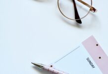 근육량 증대를 위한 운동과 영양, 어떻게 조절할까? eyeglasses near paper and ballpoint pen