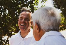 노화와 건강: 나이를 거스르는 생활 비법 two men near trees