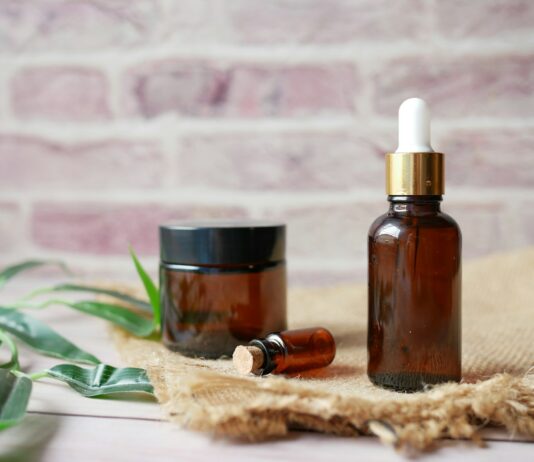 자연스러운 방법으로 피로회복하기 brown glass bottle on brown textile