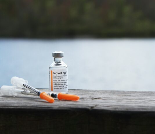 당뇨 전단계 관리와 올바른 식습관으로 건강을 지키자 orange and white plastic bottle on brown wooden table