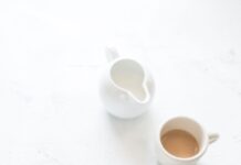 “나를 돌보는 작은 습관이 큰 건강의 시작” 여성 건강관리, 실생활에서 실천하는 법은? white ceramic plate beside gray steel spoon