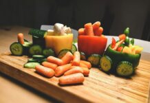 “내 몸에 딱 맞는 영양, 일상 속 똑똑하게 챙기기” sliced carrots and green bell pepper on brown wooden chopping board