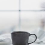 명상, 바쁜 일상 속 심신 회복의 열쇠로 뜬다 white ceramic teacup