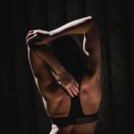 집에서 시작하는 ‘마음챙김 아침 루틴’, 삶에 여유를 더하다 woman wearing black sports bra